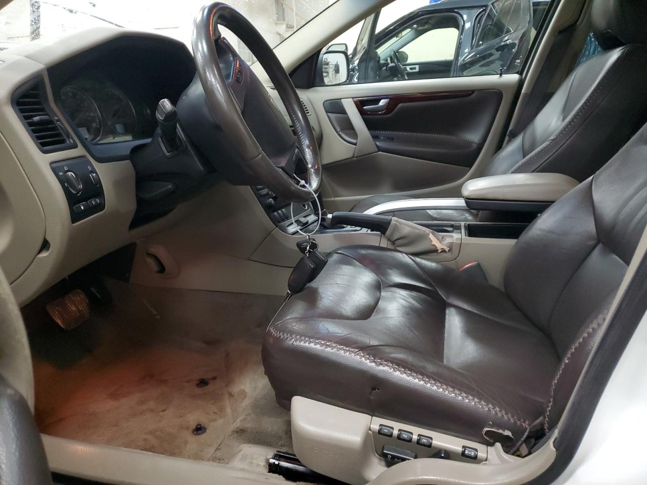 2004 Volvo XC70 - Image 7