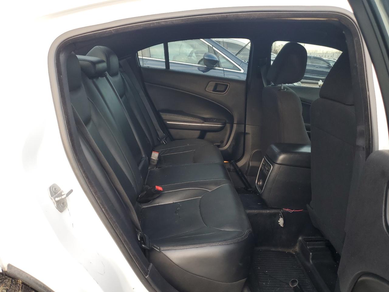 2015 Dodge Charger - Image 10