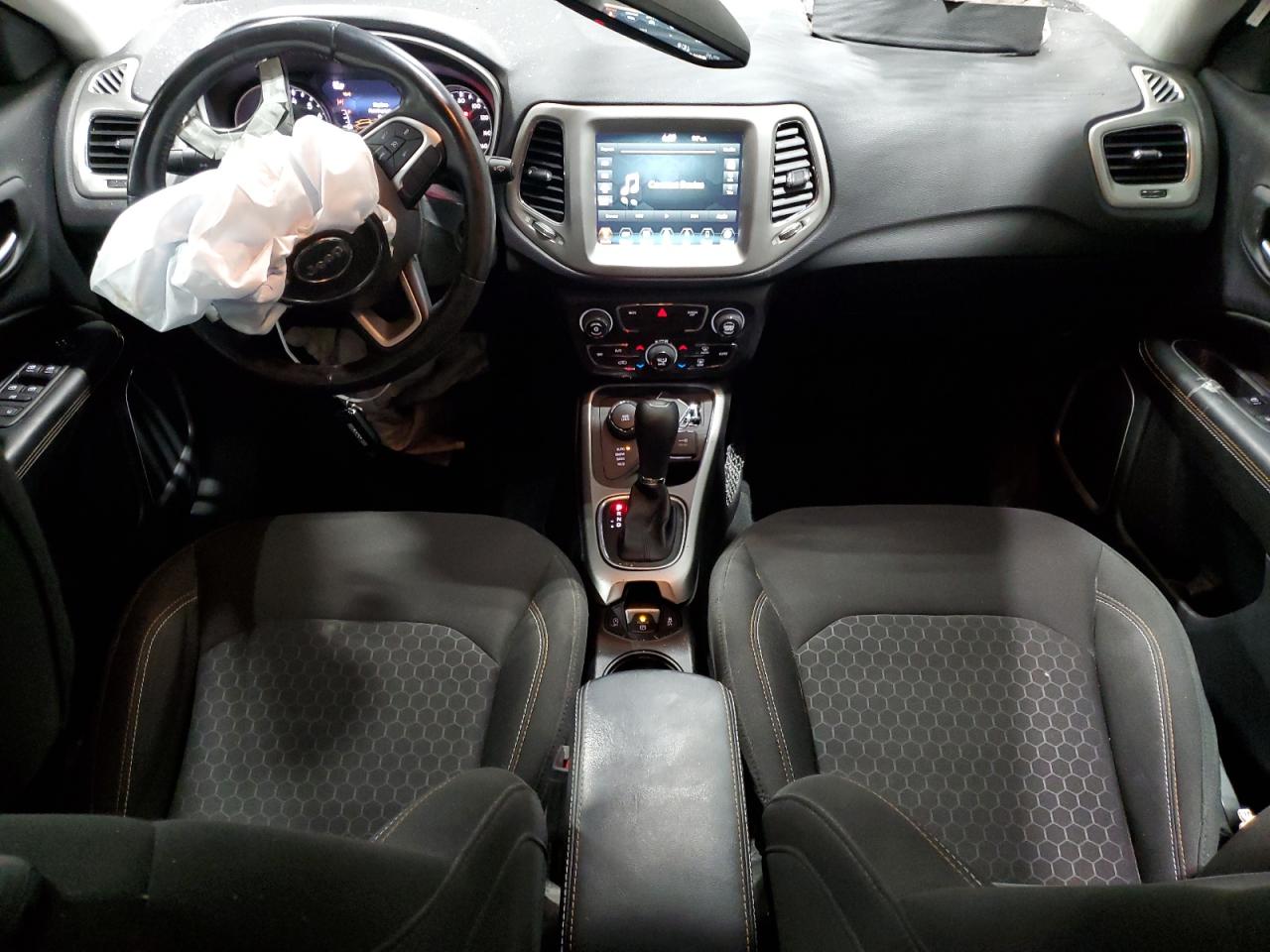 2020 Jeep Compass - Image 8