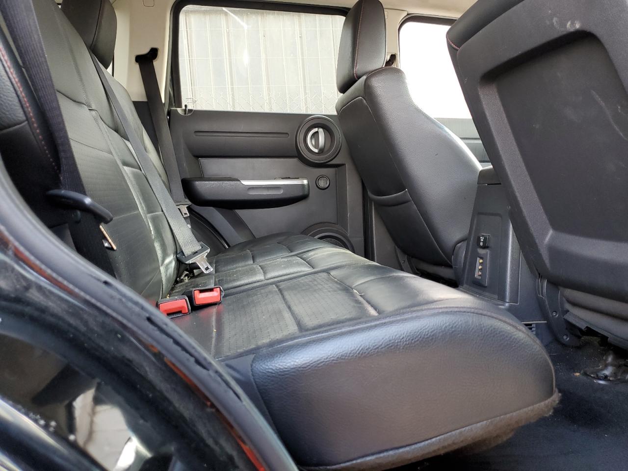 2007 Dodge Nitro - Image 11