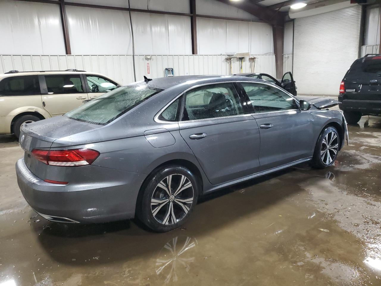 2021 Volkswagen Passat - Image 3