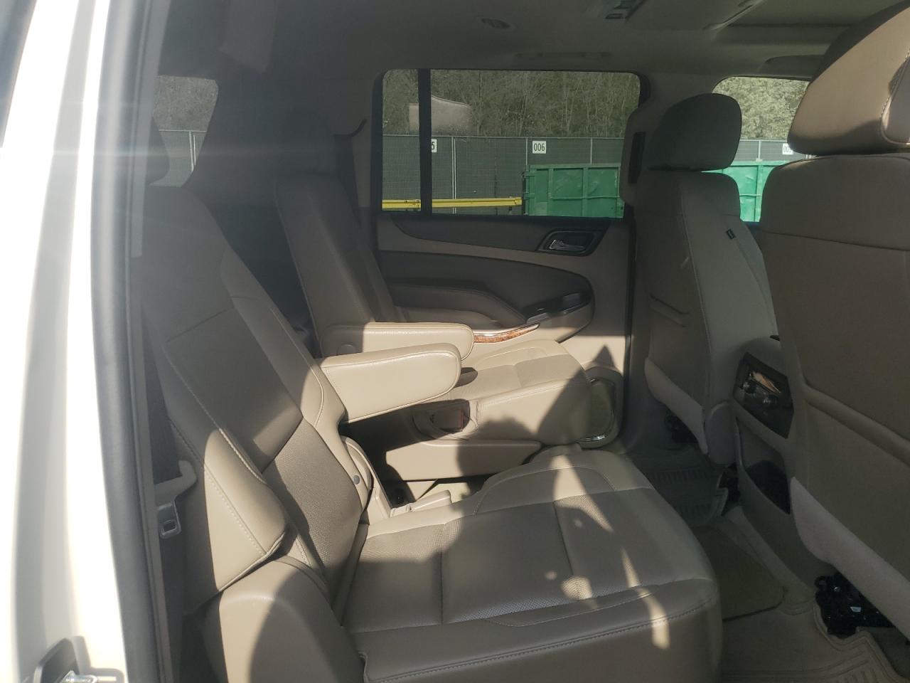 2017 Chevrolet Suburban - Image 11