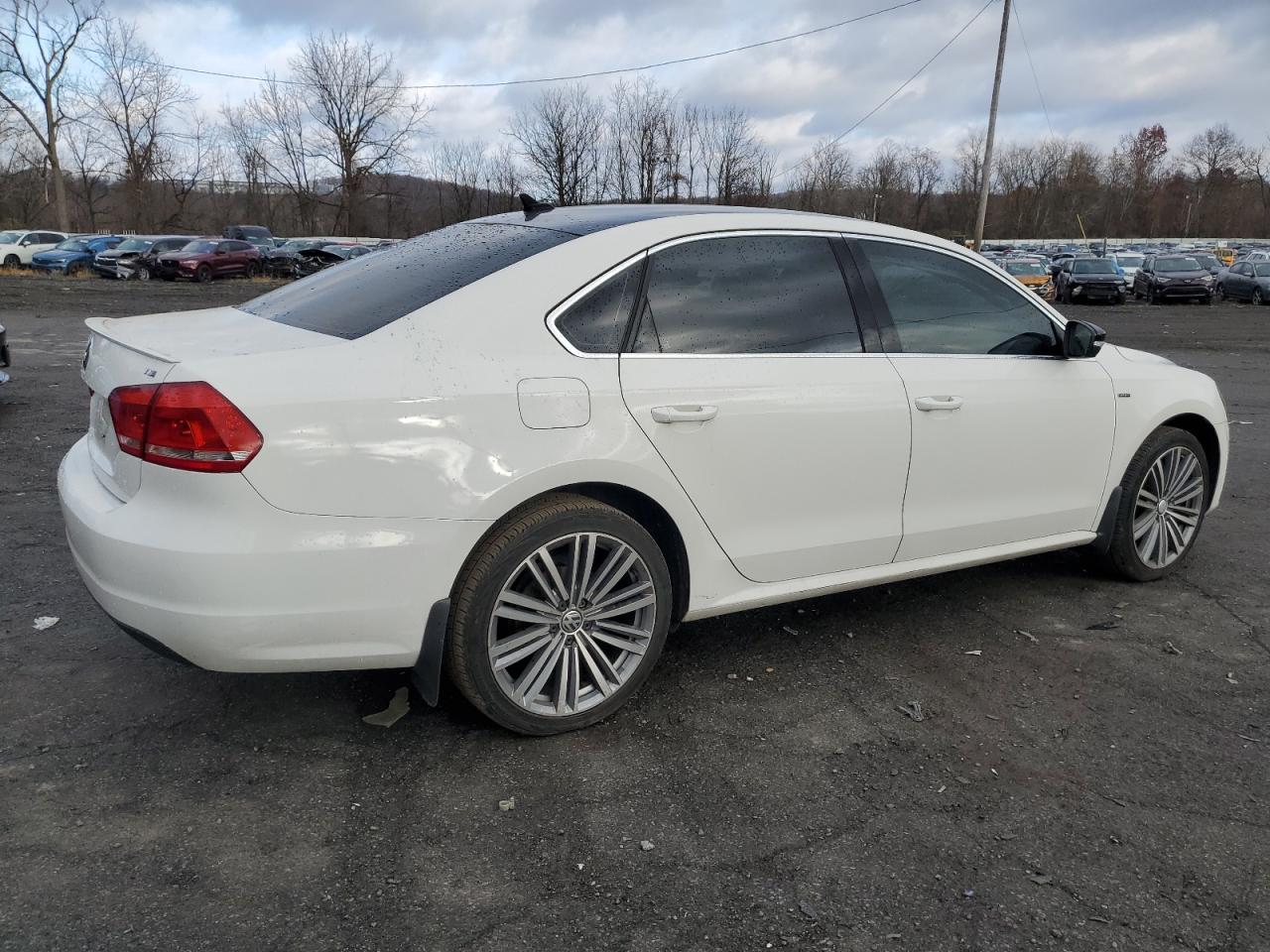 2015 Volkswagen Passat - Image 3