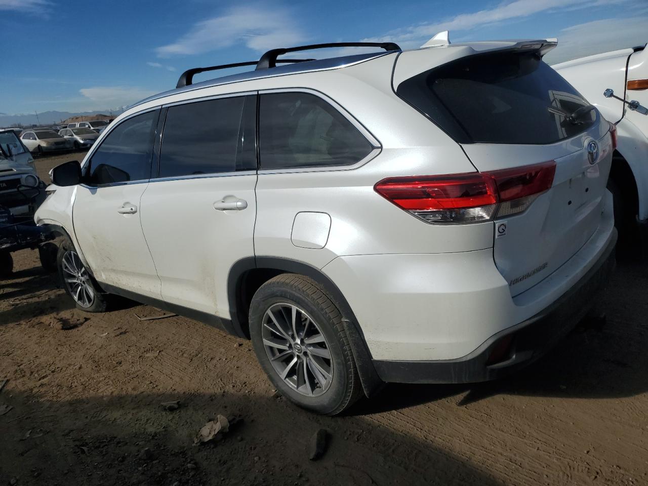 VIN 5TDJZRFH4KS622676 2019 TOYOTA HIGHLANDER no.2