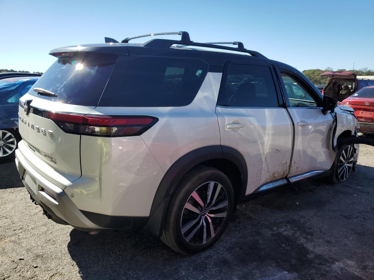 2024 Nissan Pathfinder - Image 3