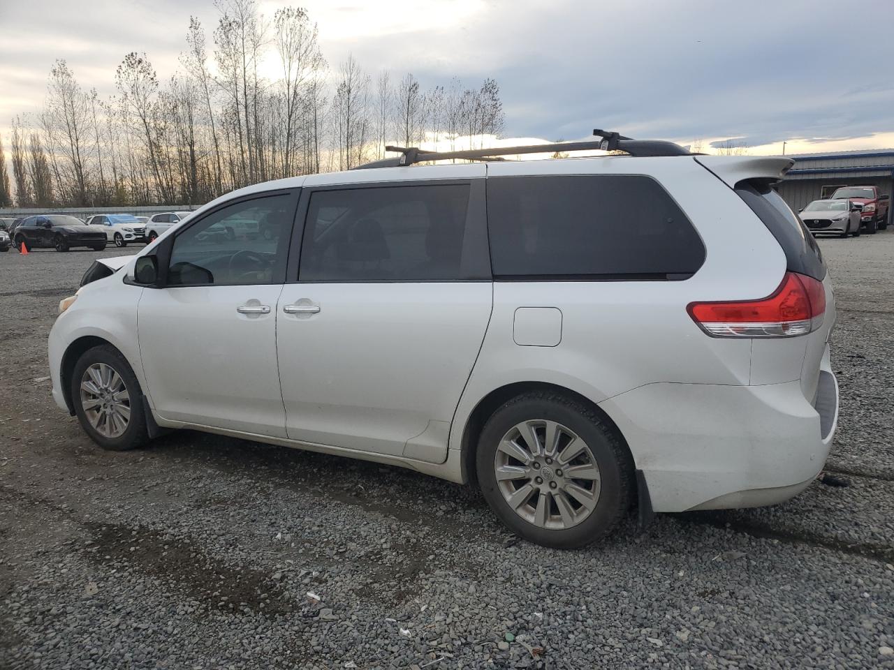2012 Toyota Sienna - Image 2