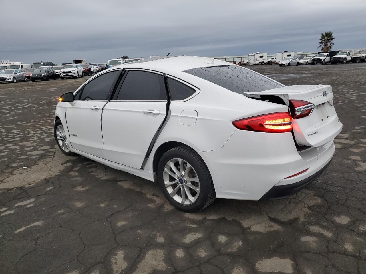 2019 Ford Fusion - Image 2