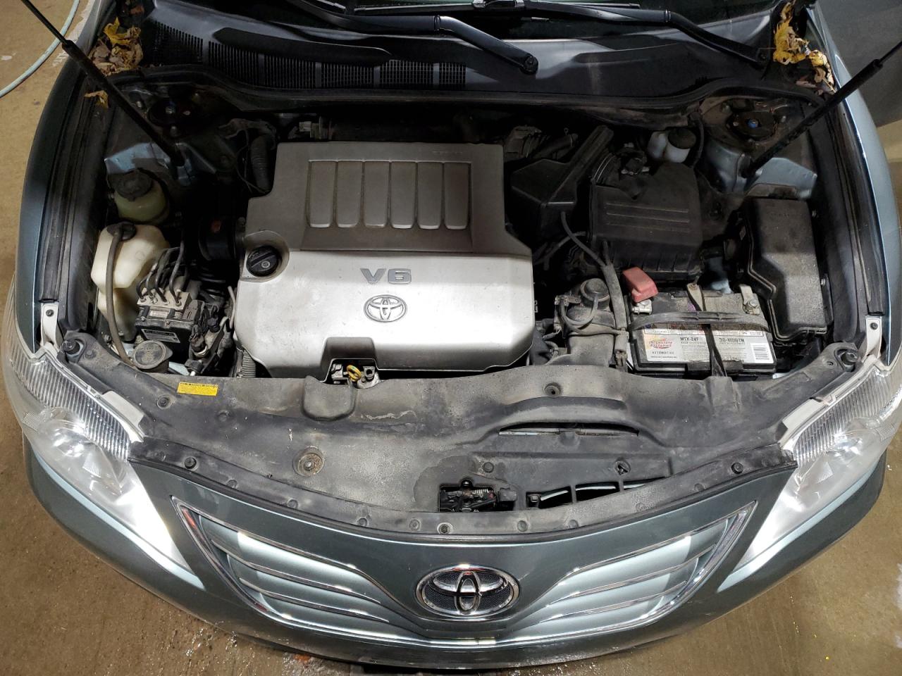 2010 Toyota Camry - Image 11