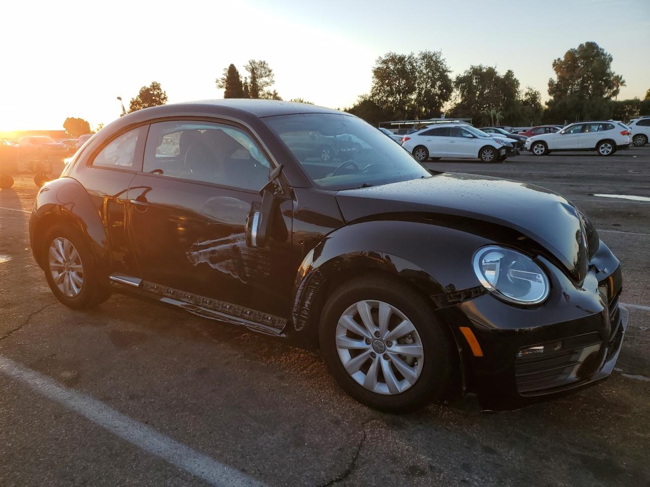2019 Volkswagen Beetle - Image 4