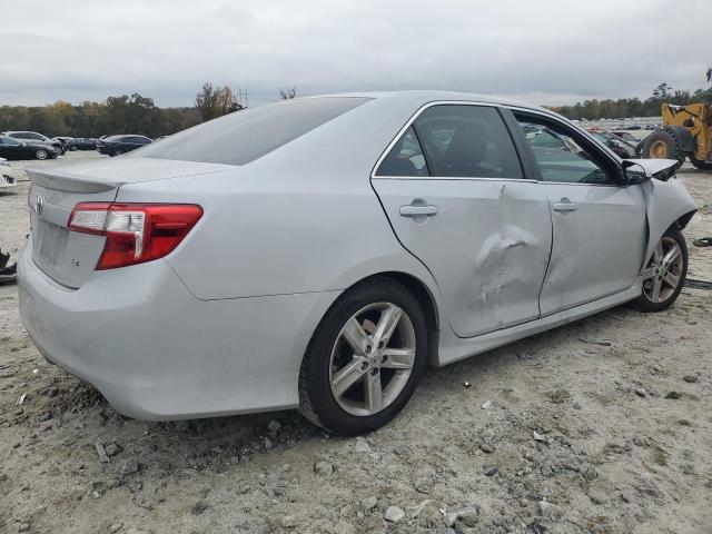  TOYOTA CAMRY 2012 Srebrny