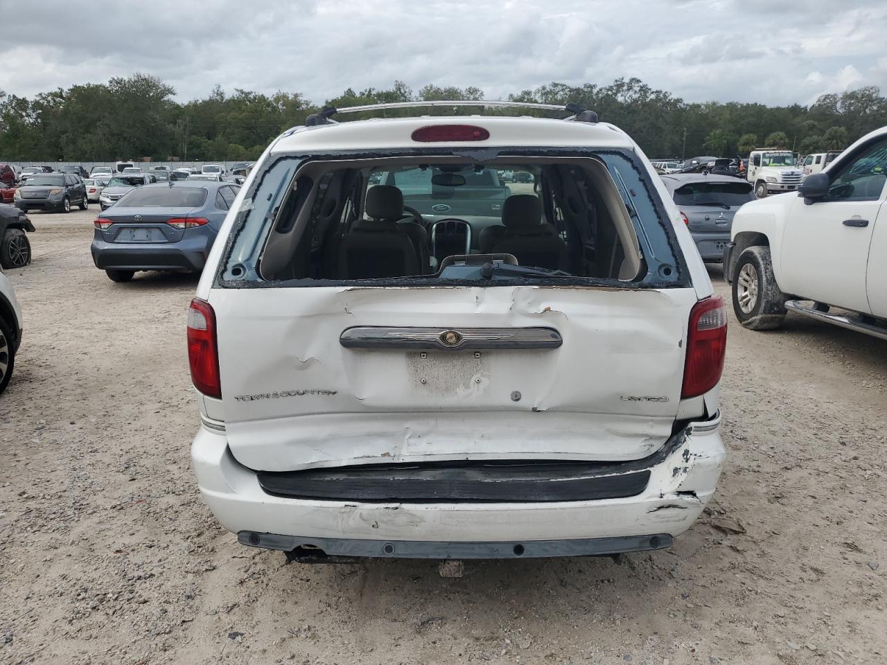 2006 Chrysler Town & Country - Image 6