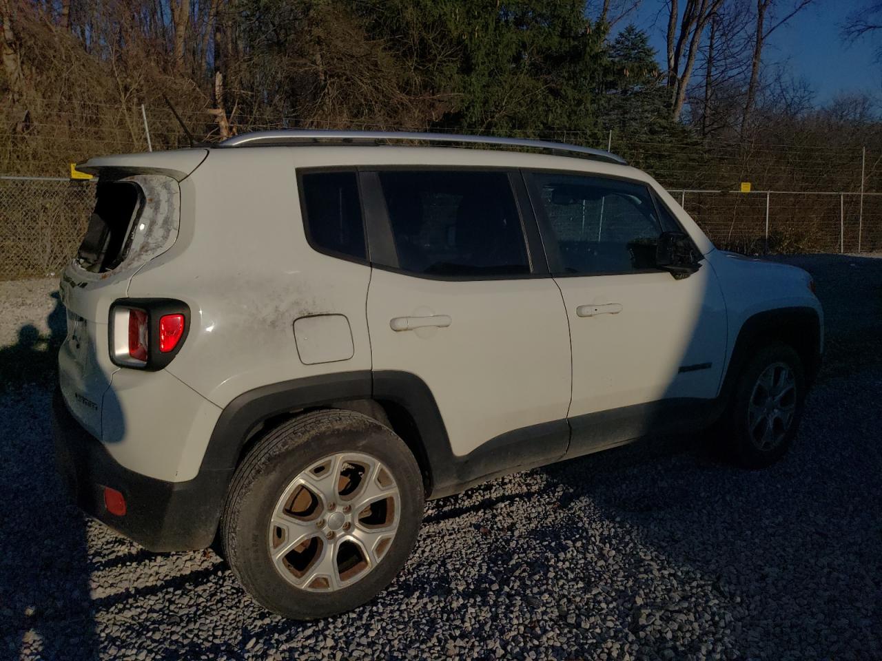 VIN ZACCJBDT6FPB99326 2015 JEEP RENEGADE no.3