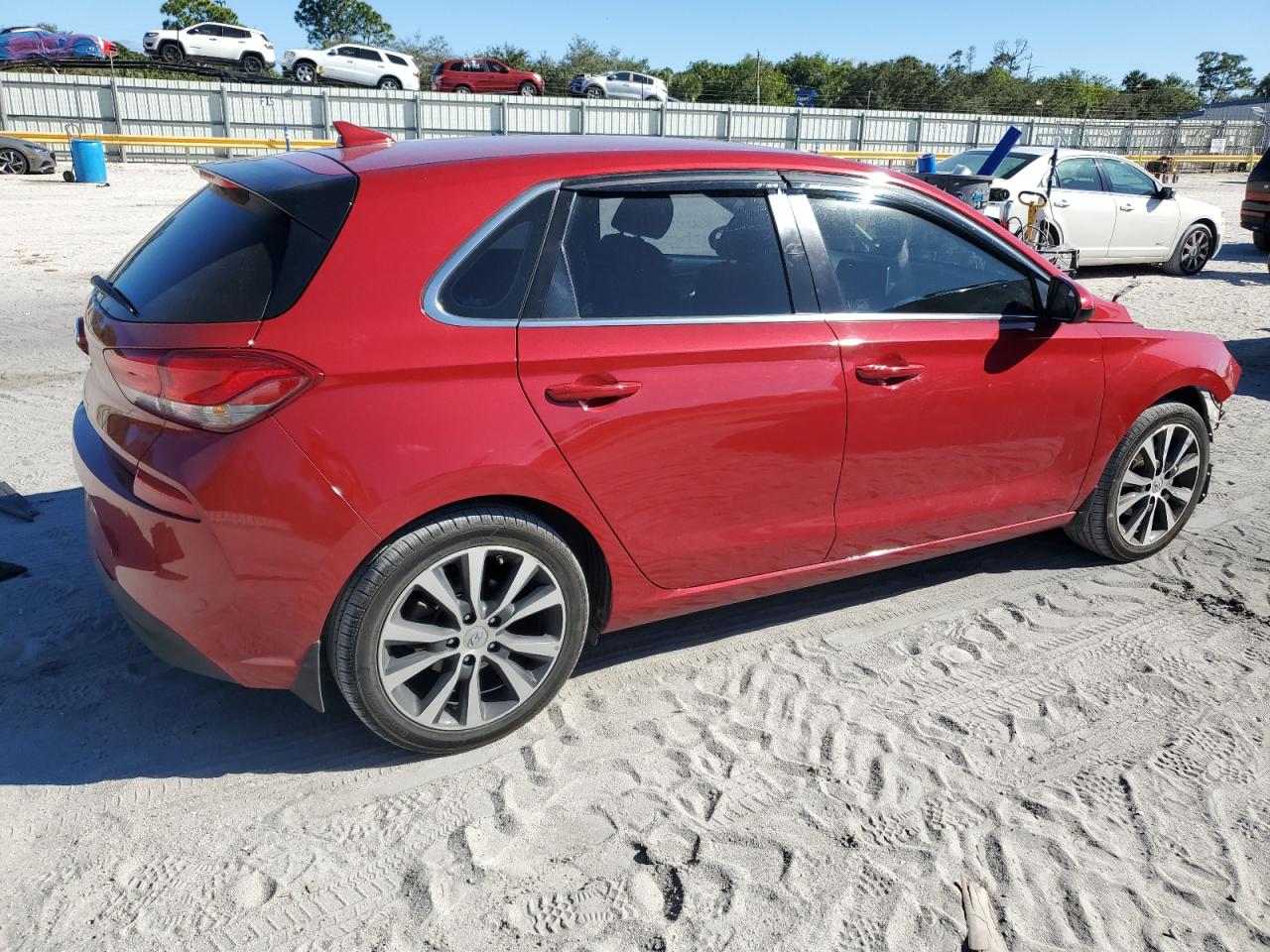 2019 Hyundai Elantra - Image 3