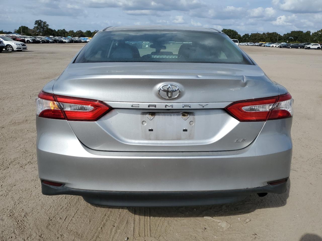 VIN 4T1B11HK1JU104438 2018 TOYOTA CAMRY no.6