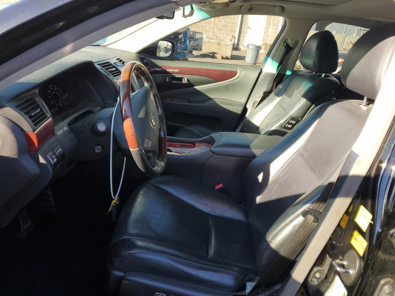 2011 Lexus LS - Image 7