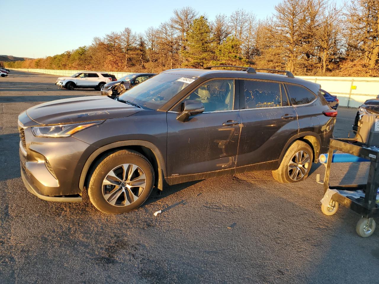 2021 Toyota Highlander - Image 1