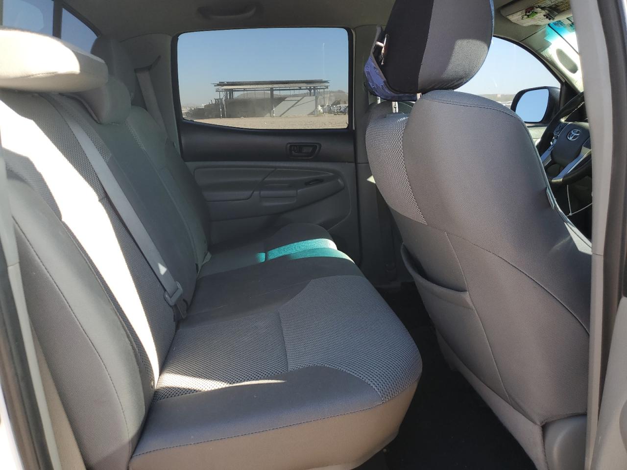2015 Toyota Tacoma - Image 10