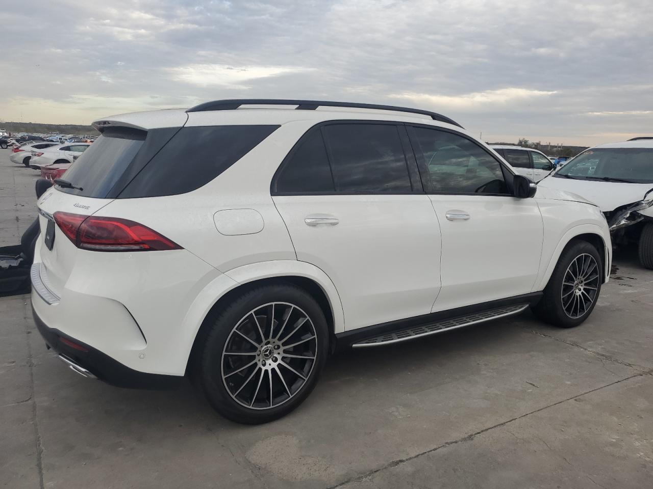 2022 Mercedes-Benz GLE - Image 3