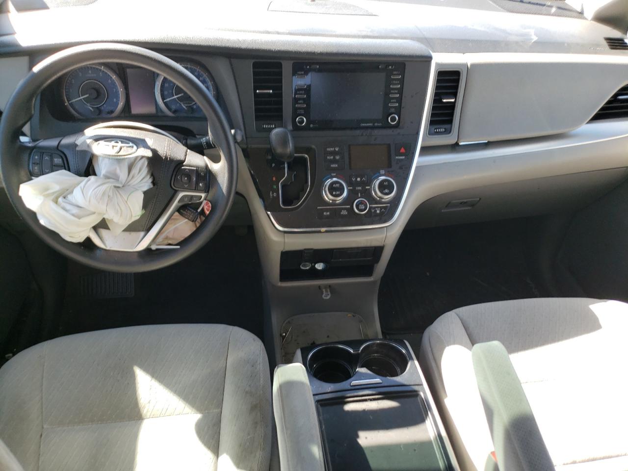 2018 Toyota Sienna - Image 8