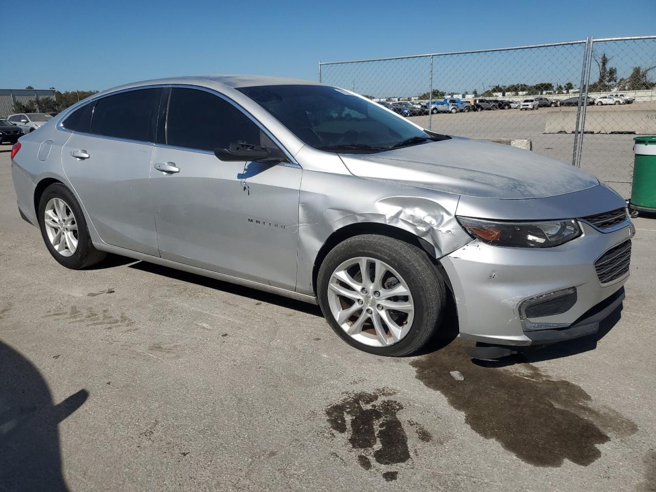 VIN 1G1ZE5ST8HF175398 2017 CHEVROLET MALIBU no.4