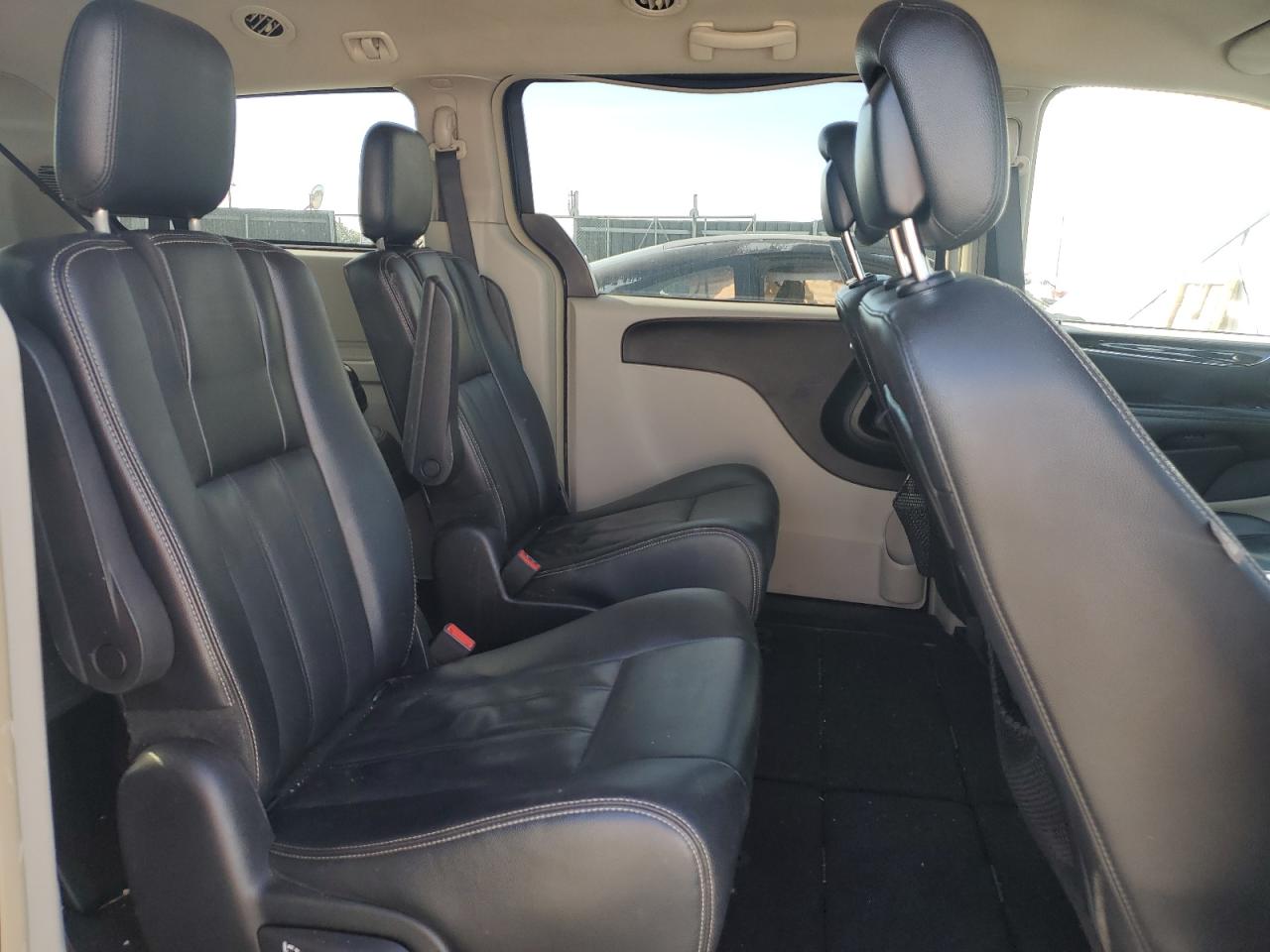 2016 Chrysler Town & Country Touring VIN: 2C4RC1BG9GR296246 Lot: 82043024