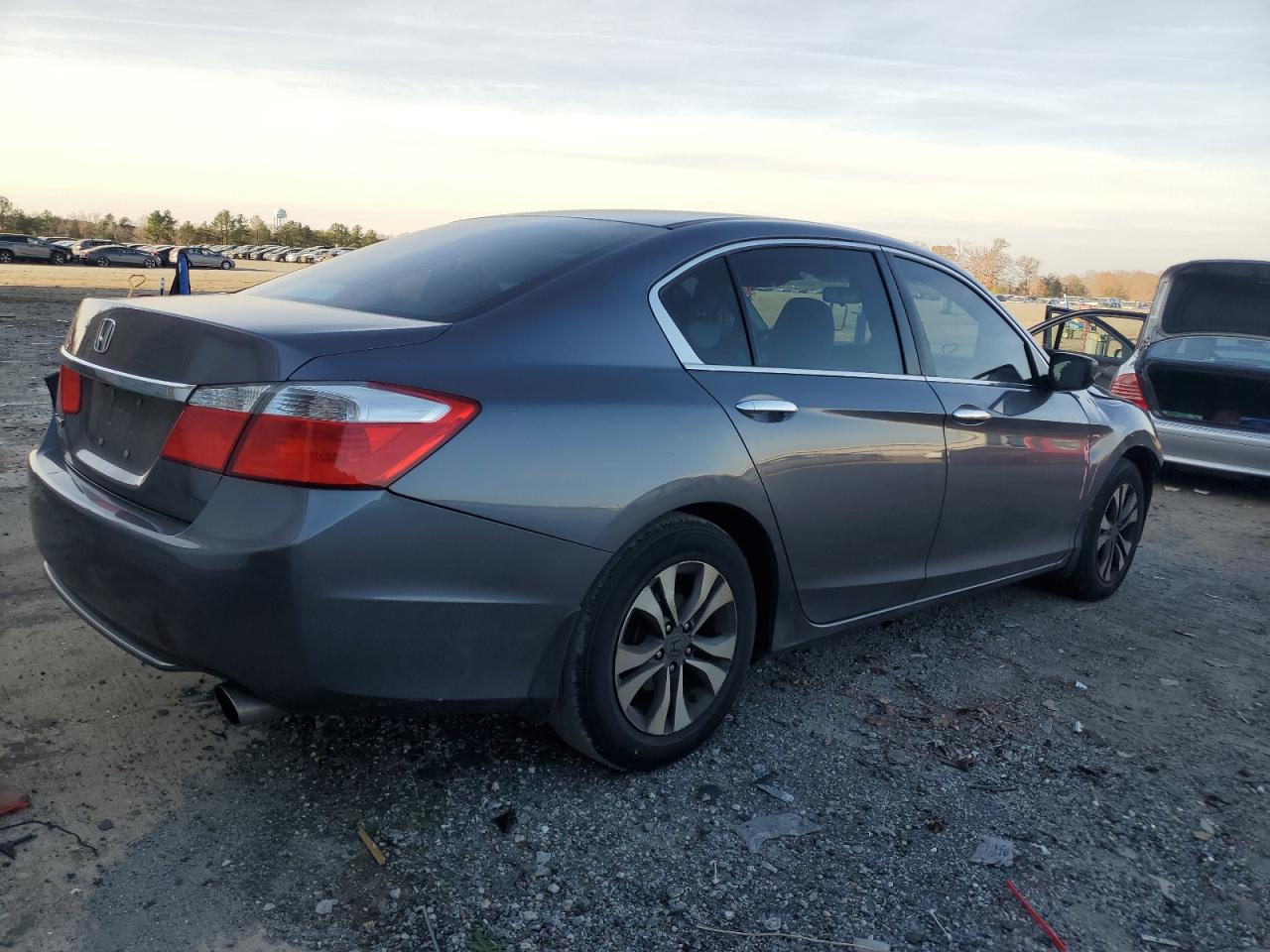 VIN 1HGCR2F30FA241500 2015 HONDA ACCORD no.3