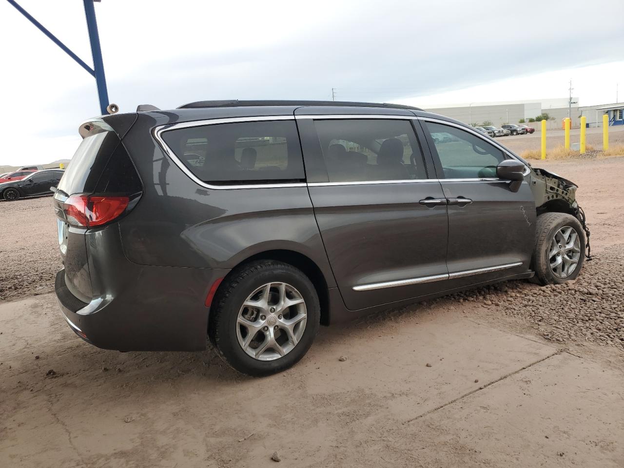 2017 Chrysler Pacifica - Image 3