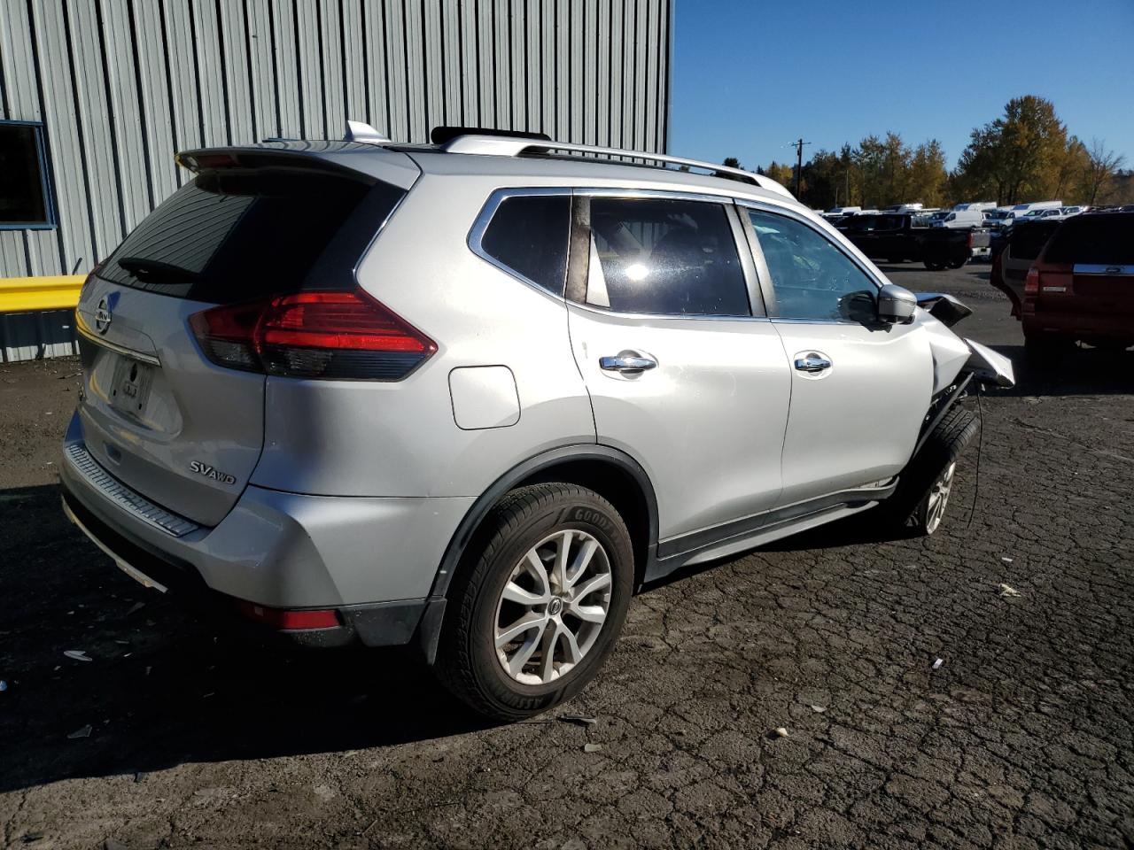 2017 Nissan Rogue - Image 3