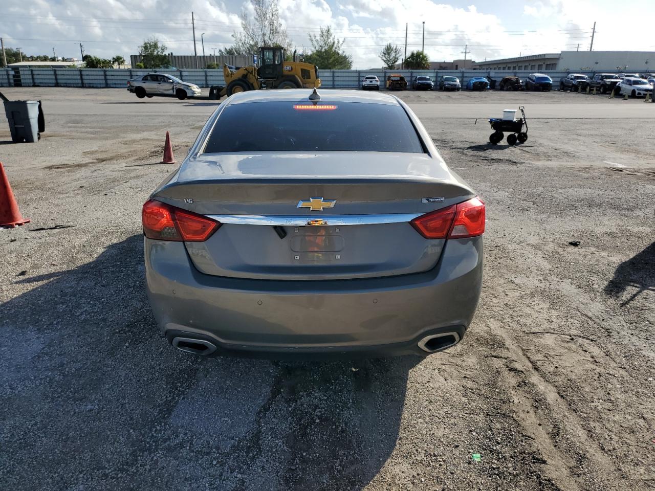 2G1125S33J9108339 2018 Chevrolet Impala Premier