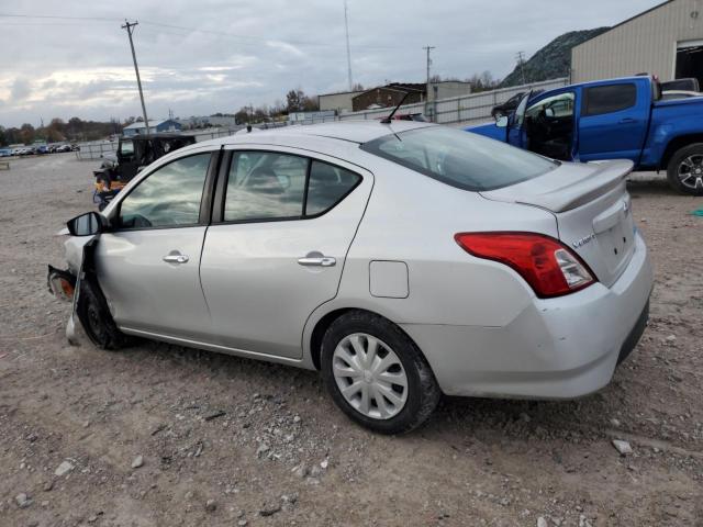 Седани NISSAN VERSA 2016 Сріблястий