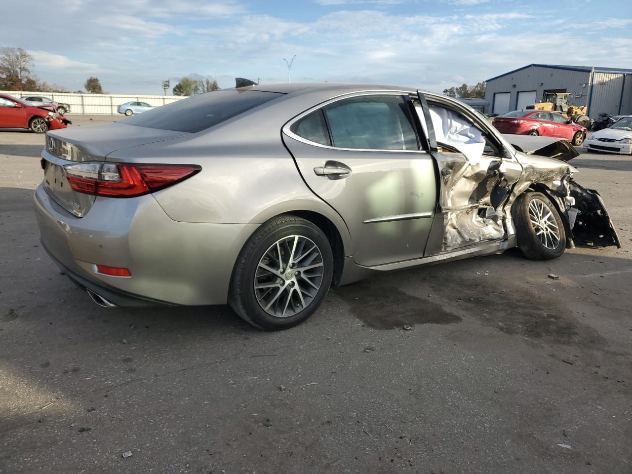2016 Lexus ES - Image 3