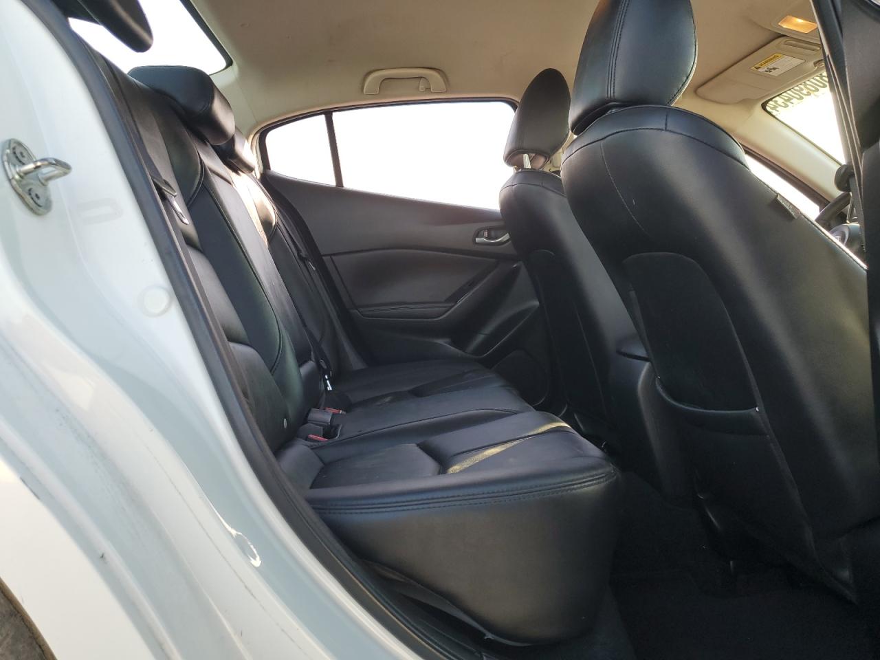 2017 Mazda 3 - Image 10