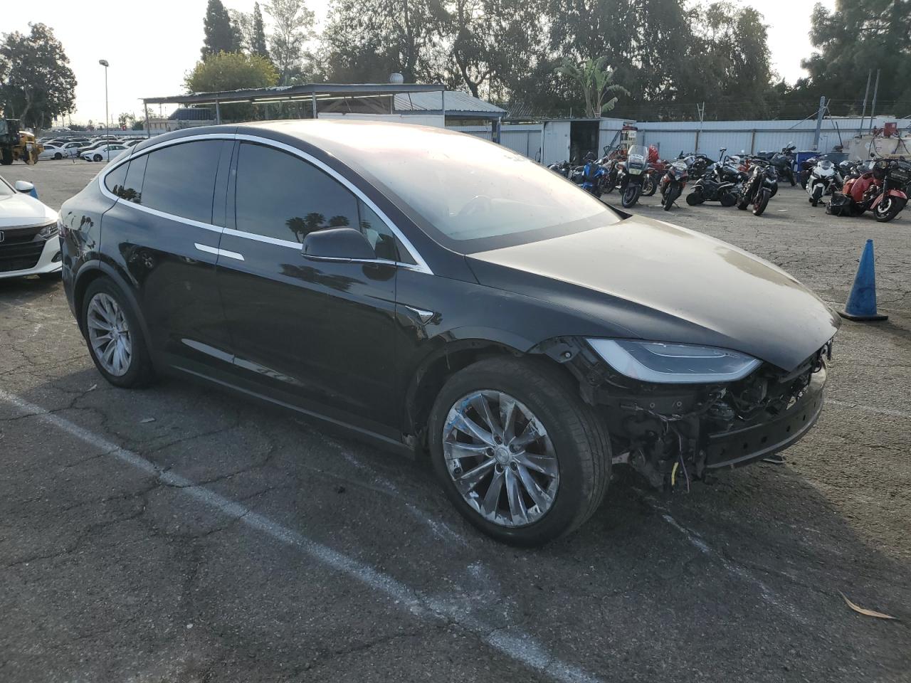 VIN 5YJXCDE27JF090242 2018 TESLA MODEL X no.4