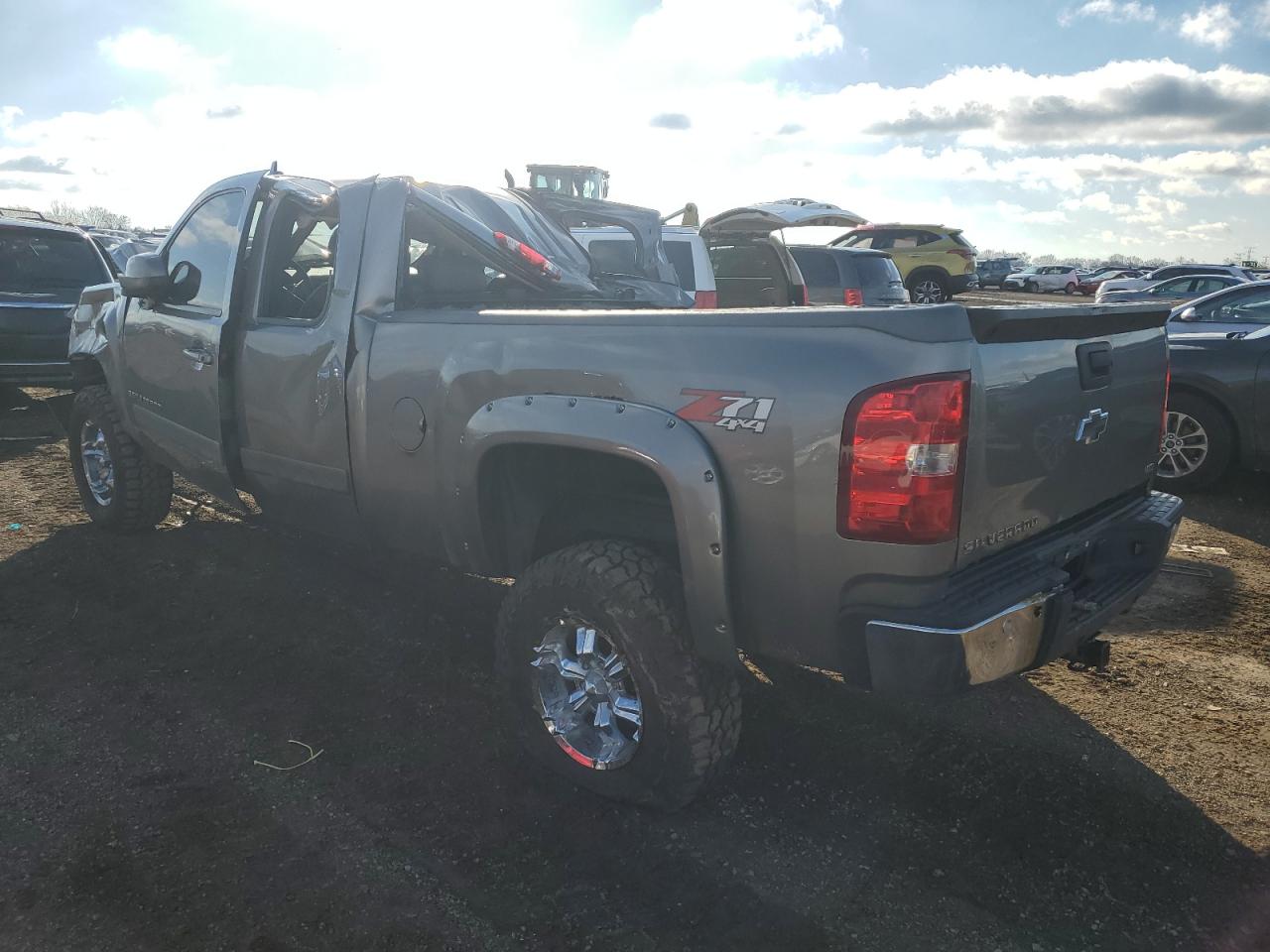 2007 Chevrolet Silverado - Image 2