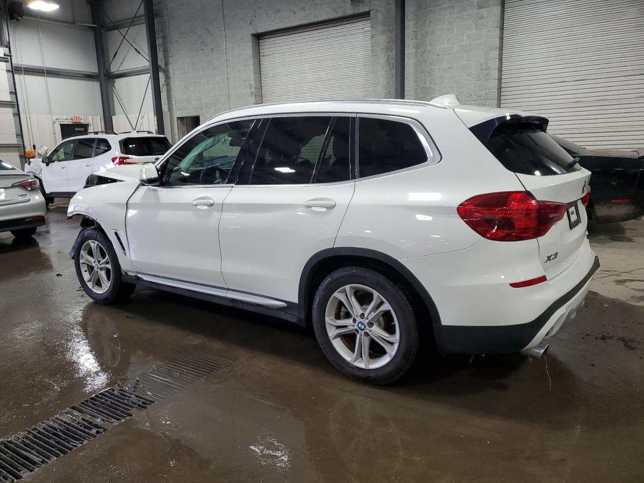 VIN 5UXTR9C59KLD90260 2019 BMW X3 no.2