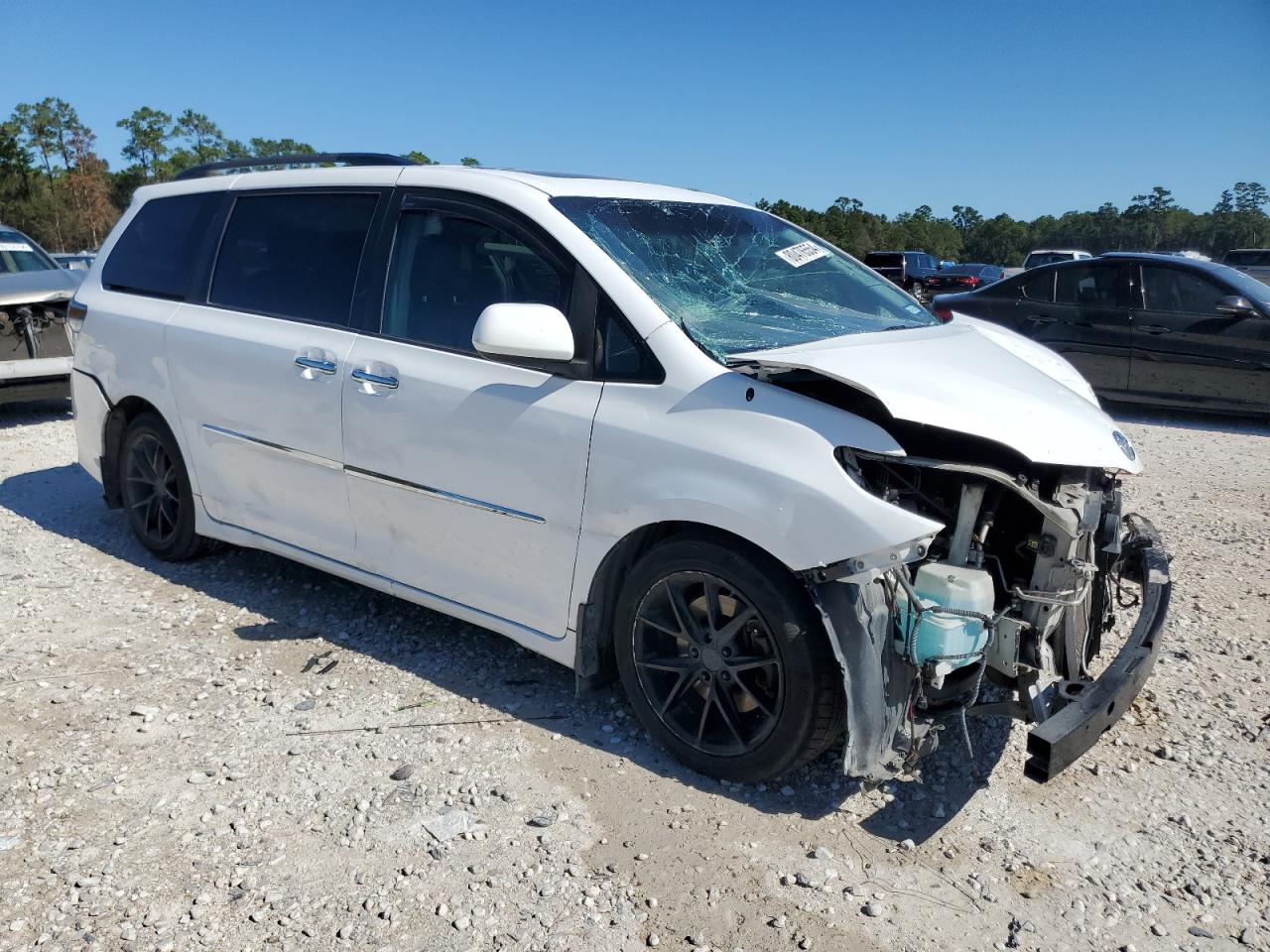 VIN 5TDXK3DC4DS340382 2013 TOYOTA SIENNA no.4