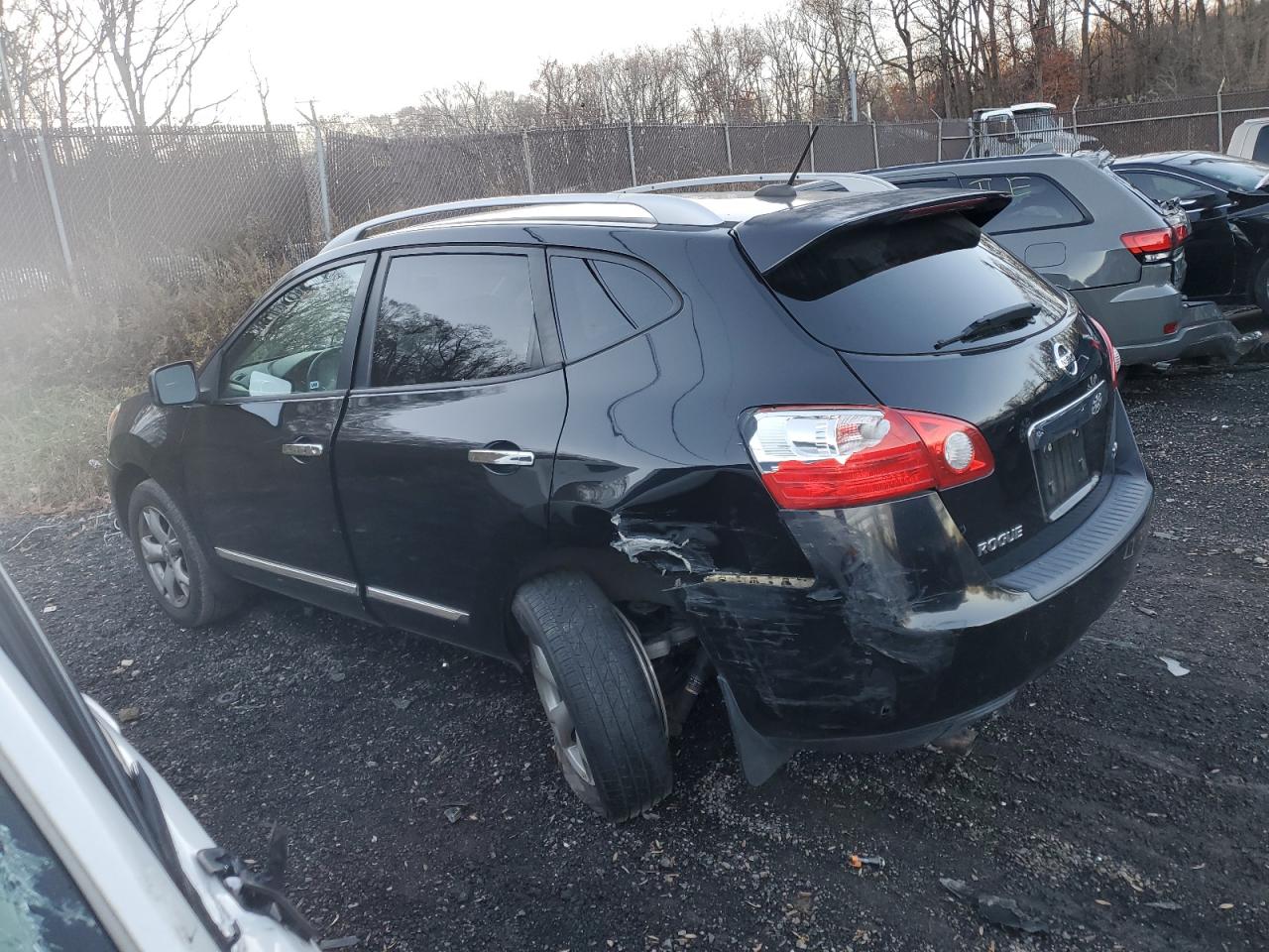 2011 Nissan Rogue - Image 2