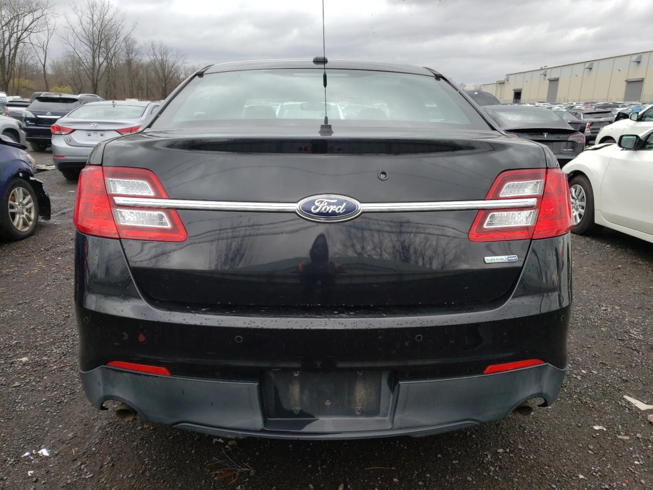 2015 Ford Taurus - Image 6