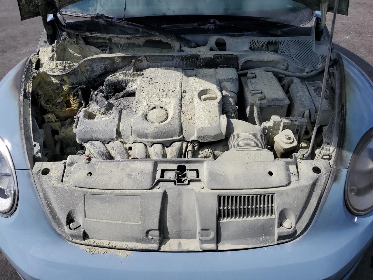 2012 Volkswagen Beetle - Image 11