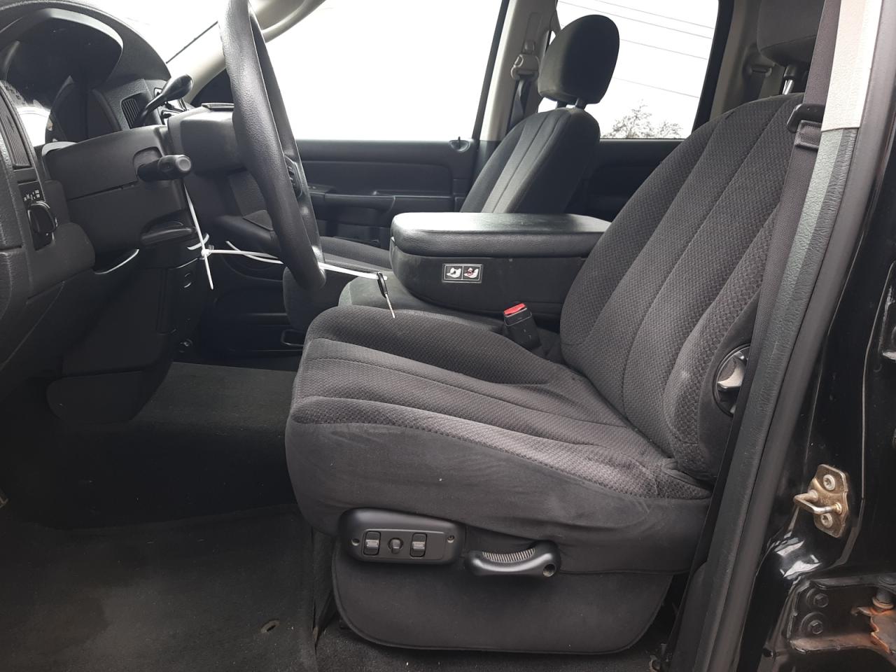 2004 Dodge RAM - Image 7