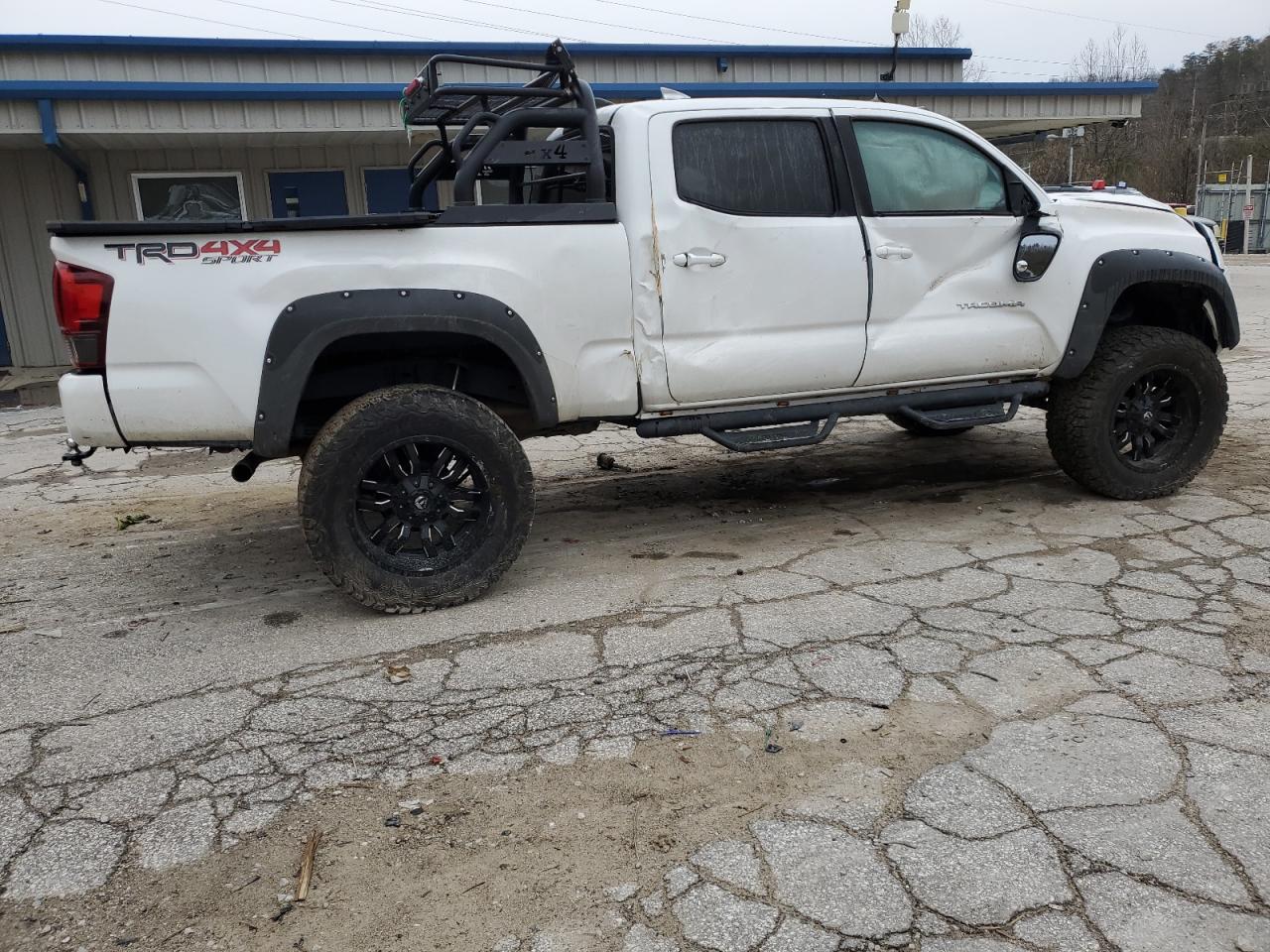 2019 Toyota Tacoma - Image 3