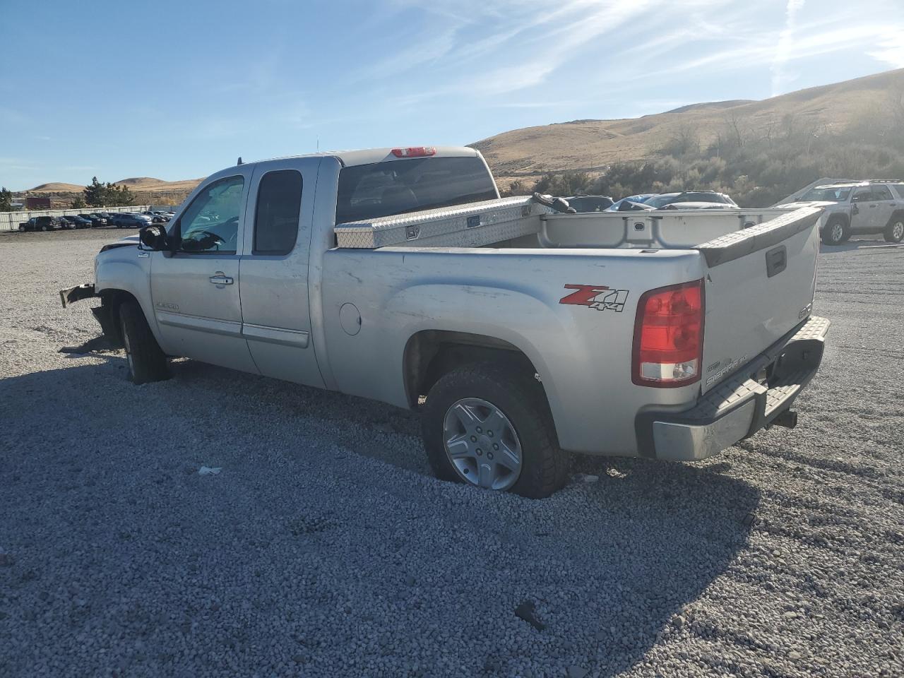 2011 GMC Sierra - Image 2