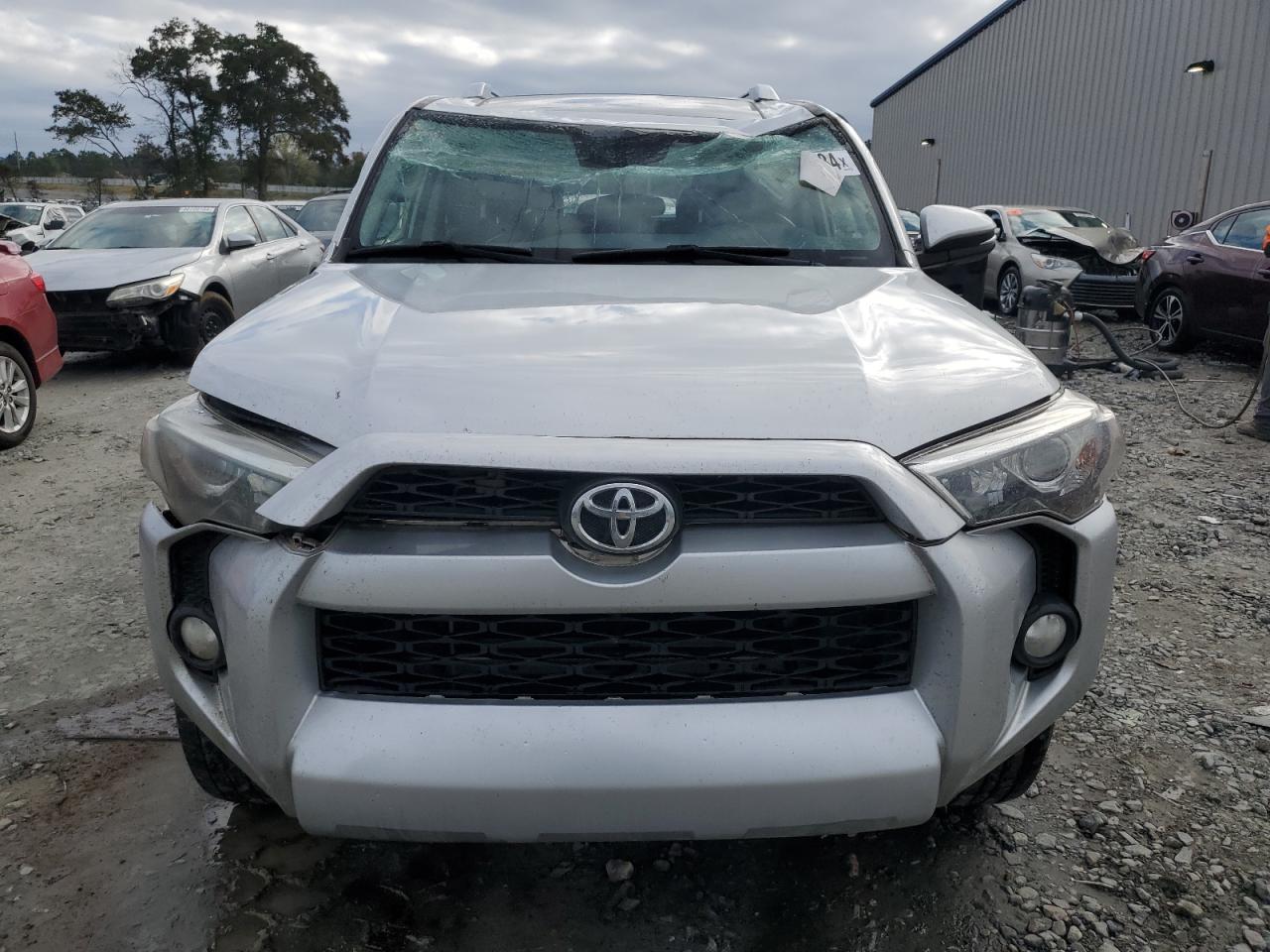 VIN JTEZU5JR9J5186658 2018 TOYOTA 4RUNNER no.5