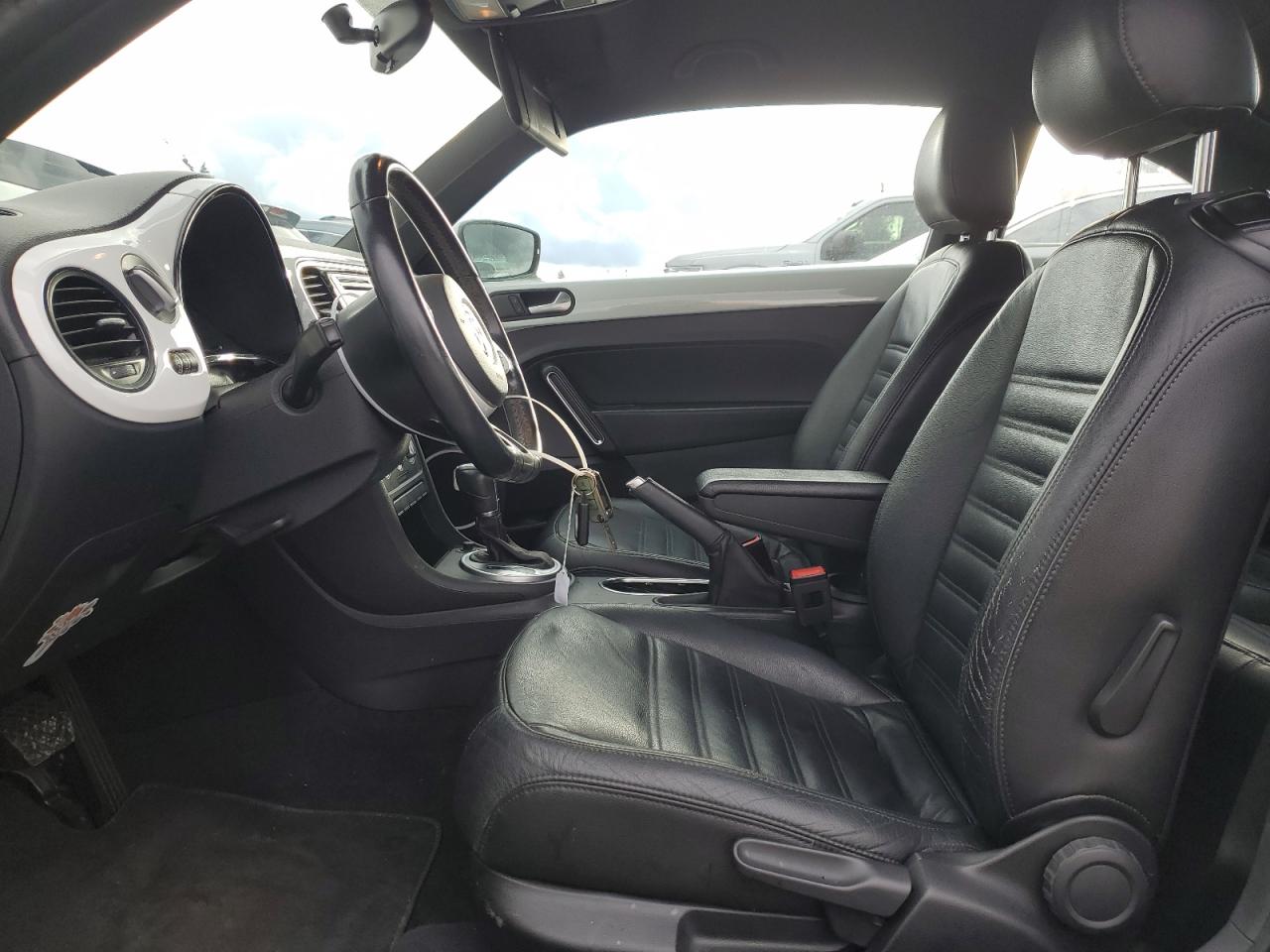 2016 Volkswagen Beetle - Image 7