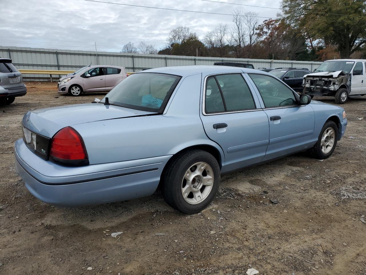 2001 Ford Crown Victoria - Image 3