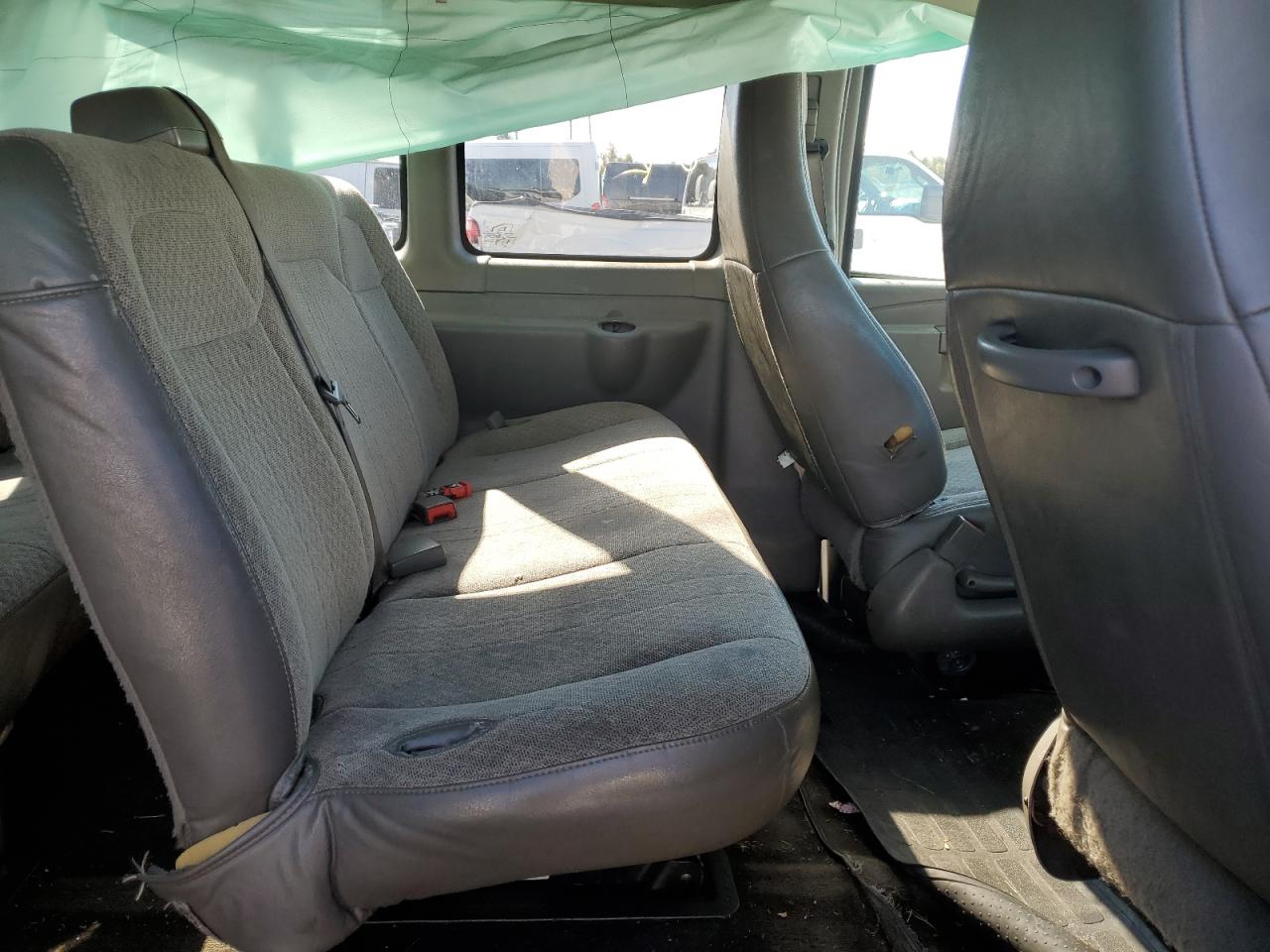2017 Chevrolet Express - Image 11
