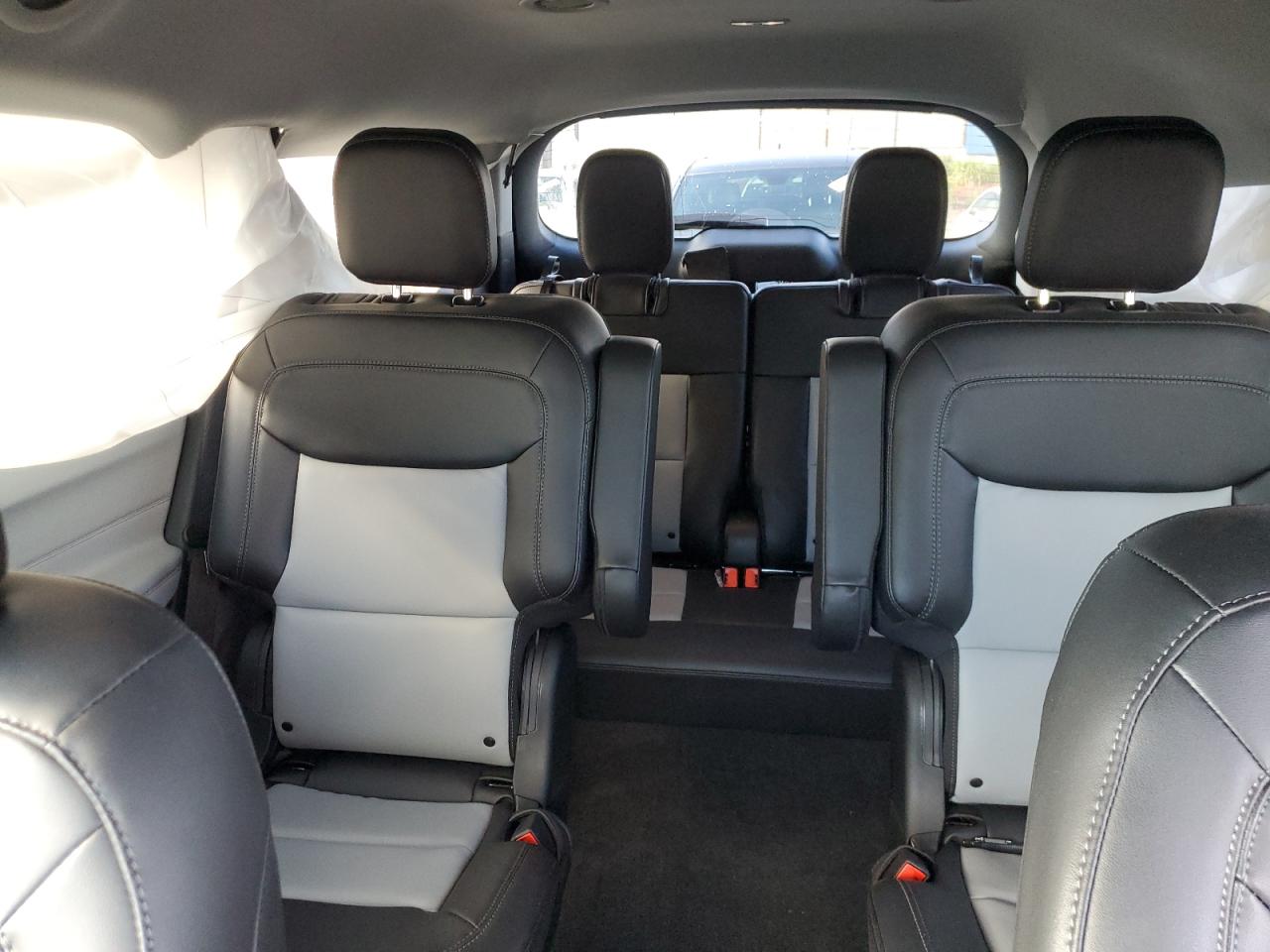 2023 Ford Explorer - Image 10