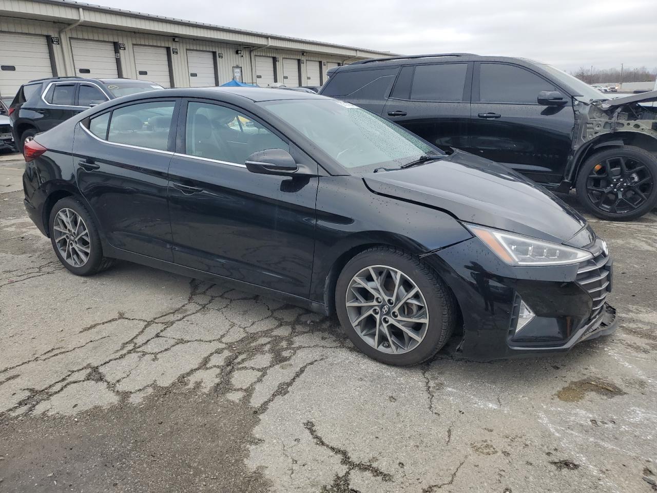 2019 Hyundai Elantra - Image 4