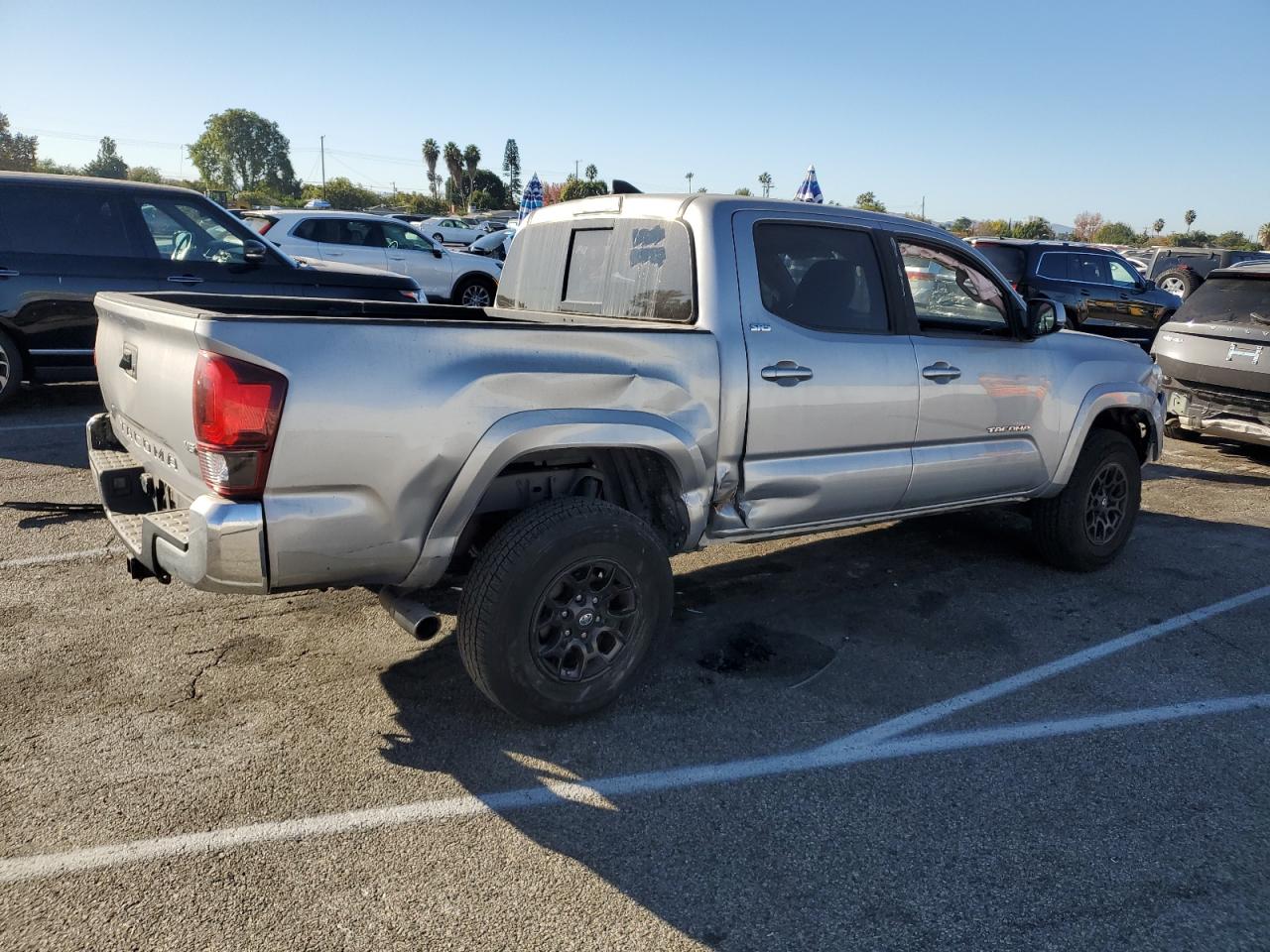 2019 Toyota Tacoma - Image 3