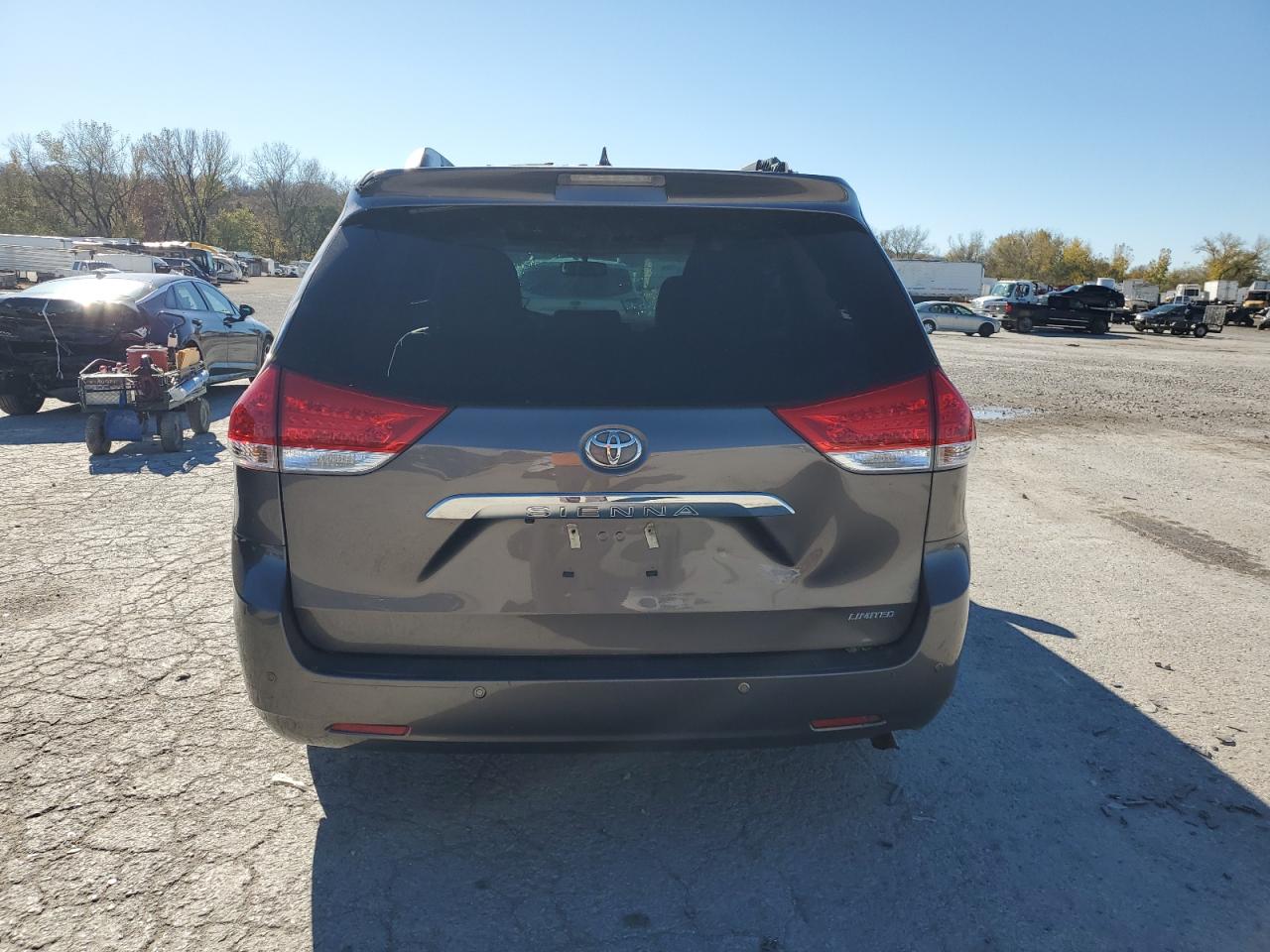 2013 Toyota Sienna Xle VIN: 5TDYK3DCXDS404784 Lot: 79095404